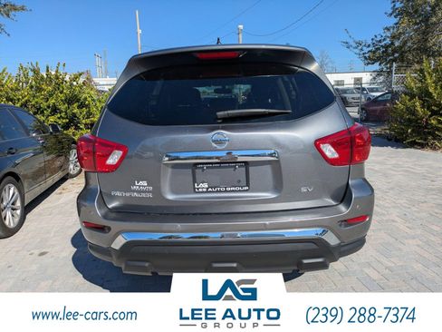 Used 2018 Nissan Pathfinder SV image 4