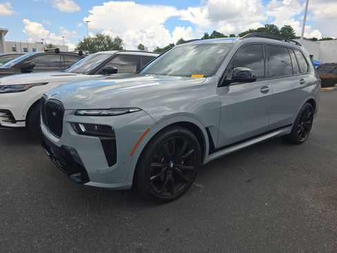 Used 2025 BMW X7 M60i AWD/4WD image 3