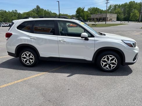 Used 2021 Subaru Forester Premium AWD/4WD image 4