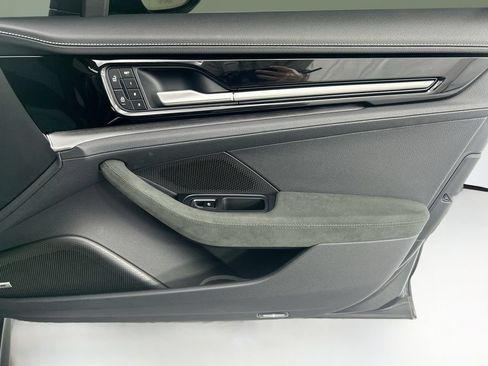 Certified 2025 Porsche Panamera 4 AWD/4WD image 25