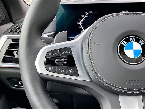 Used 2025 BMW X7 xDrive40i w/ M Sport Package image 18