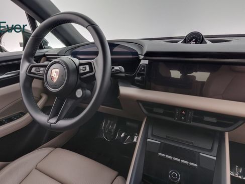 Used 2025 Porsche Macan Electric RWD image 25
