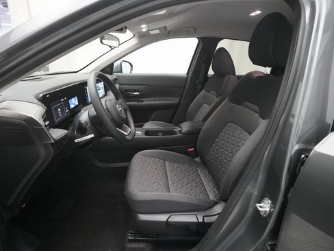 Certified 2025 Nissan Kicks SV image 7