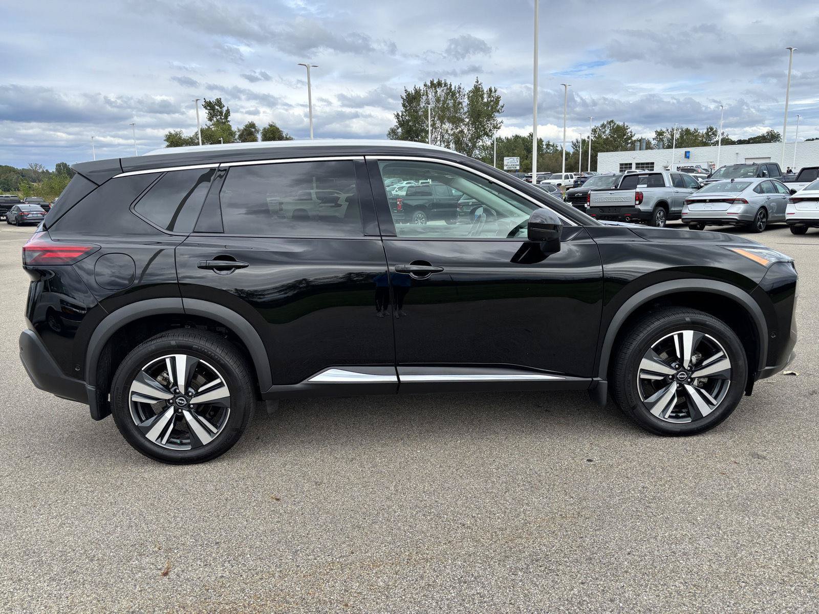 Used 2023 Nissan Rogue SL w/ SL Premium Package AWD/4WD image 8