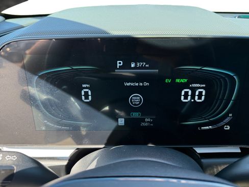 Used 2025 Kia Niro EX FWD image 11