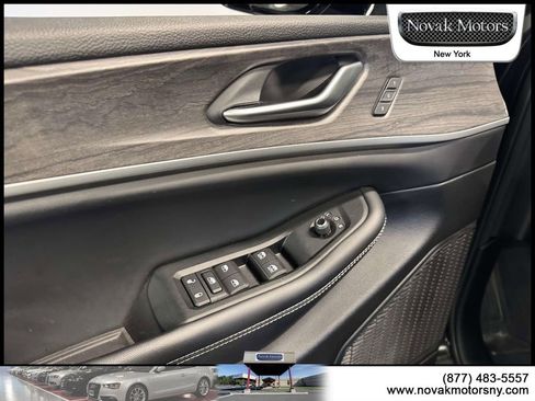 Used 2023 Jeep Grand Cherokee Limited AWD/4WD image 14