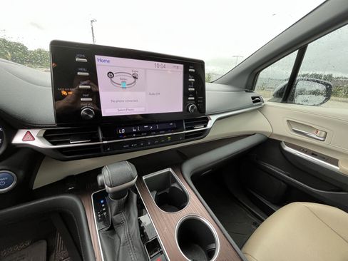 Used 2021 Toyota Sienna XLE FWD image 26