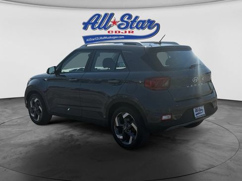 Used 2025 Hyundai Venue SEL FWD image 7