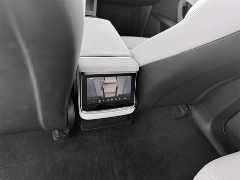 Used 2022 Tesla Model X image 27