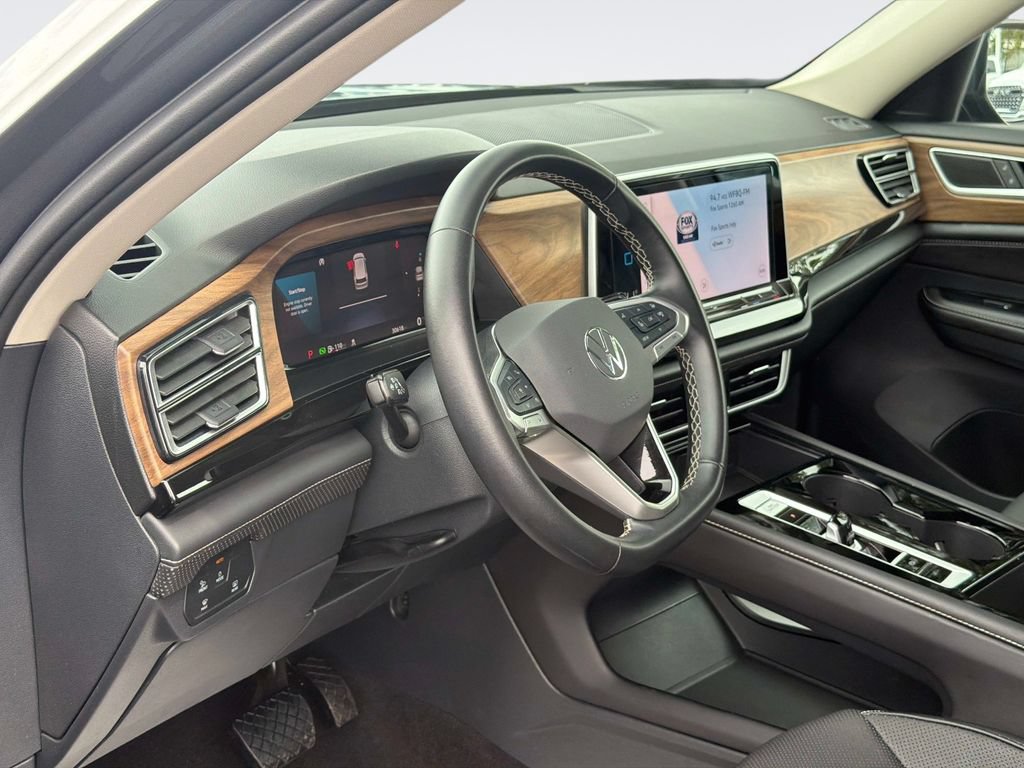 Used 2025 Volkswagen Atlas SE FWD image 16