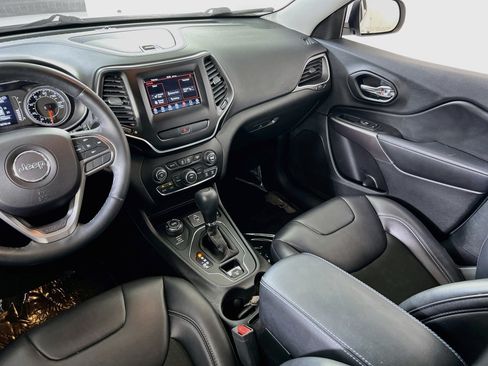 Used 2019 Jeep Cherokee Latitude Plus w/ Cold Weather Group AWD/4WD image 22