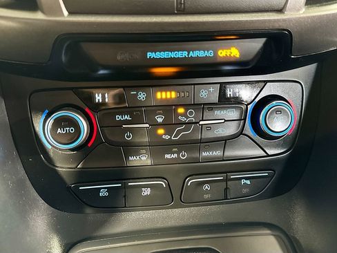 Used 2022 Ford Transit Connect XLT image 26