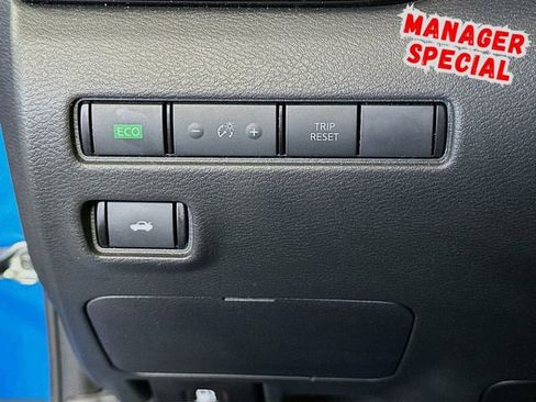 Used 2024 Nissan Sentra SV FWD image 11
