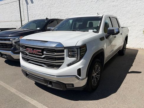 Used 2024 GMC Sierra 1500 SLT AWD/4WD image 2
