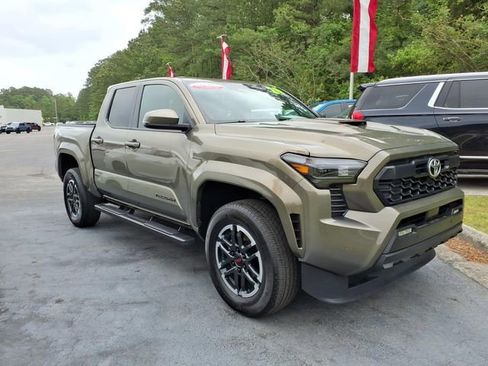 Used 2023 Toyota Tacoma TRD Off-Road w/ Technology Package RWD image 1