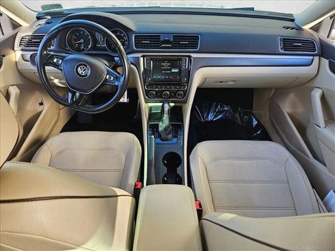 Used 2018 Volkswagen Passat 2.0T R-Line image 15