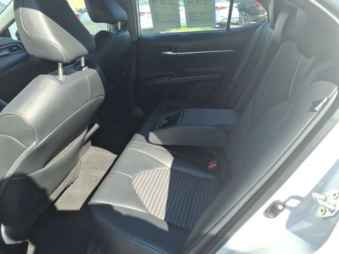Used 2023 Toyota Camry SE FWD image 9