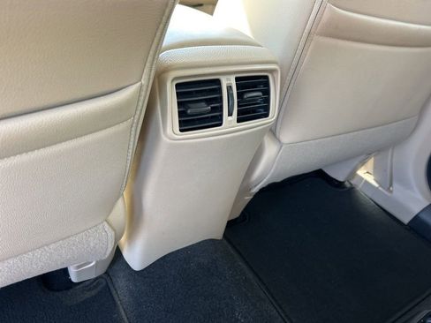 Used 2020 Nissan Rogue SL image 16