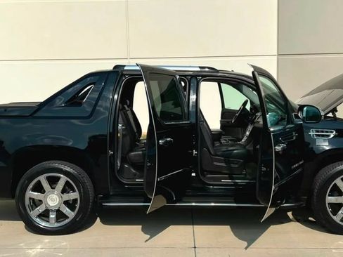 Used 2007 Cadillac Escalade EXT w/ Information Package AWD/4WD image 14