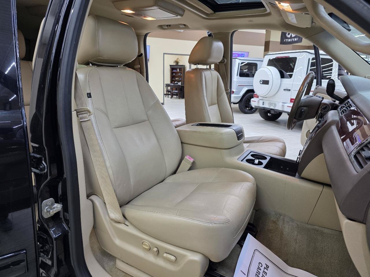 Used 2013 Chevrolet Suburban LT RWD image 19