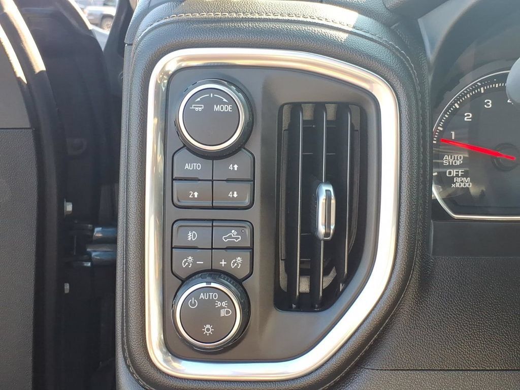 Used 2021 Chevrolet Silverado 1500 RST AWD/4WD image 16