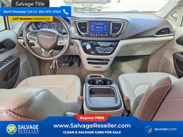 Used 2017 Chrysler Pacifica Touring-L FWD image 11