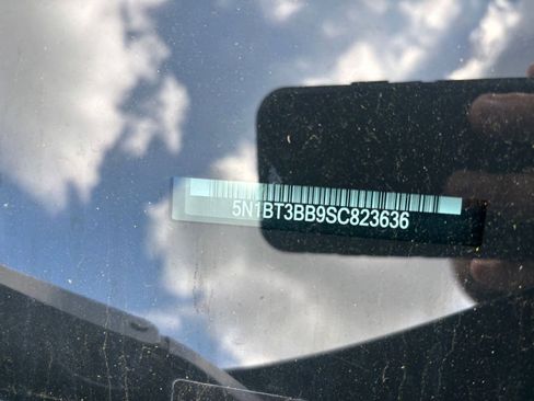 Used 2025 Nissan Rogue SV image 9