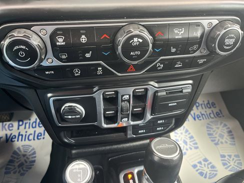 Used 2020 Jeep Gladiator Overland w/ Uconnect 4C Nav & Sound Group AWD/4WD image 21