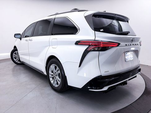 Used 2022 Toyota Sienna XSE w/ XSE Plus Package AWD/4WD image 2