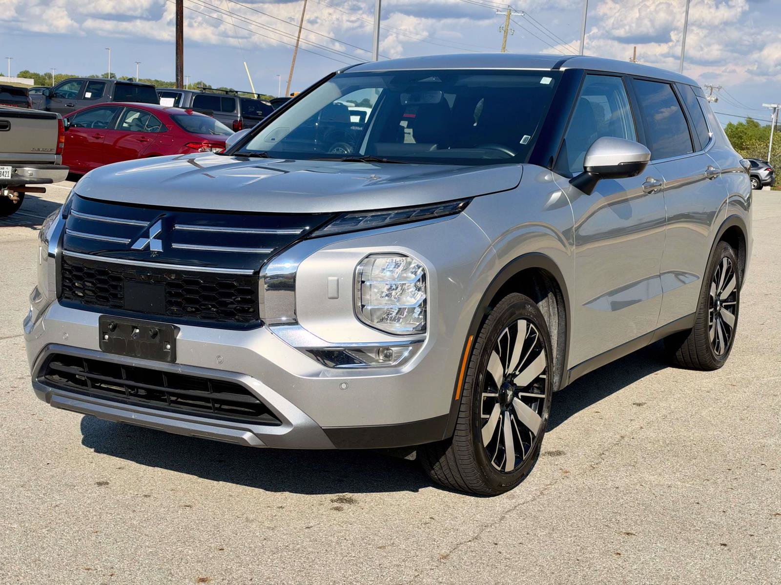 Used 2025 Mitsubishi Outlander SE AWD/4WD image 3