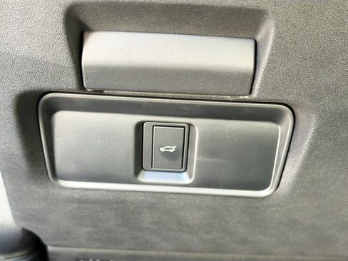 New 2025 Land Rover Discovery Sport S image 36