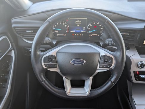 Used 2023 Ford Explorer XLT image 15