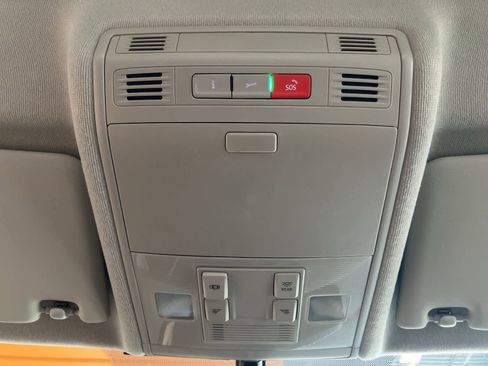 Used 2021 Volkswagen Tiguan SE image 20