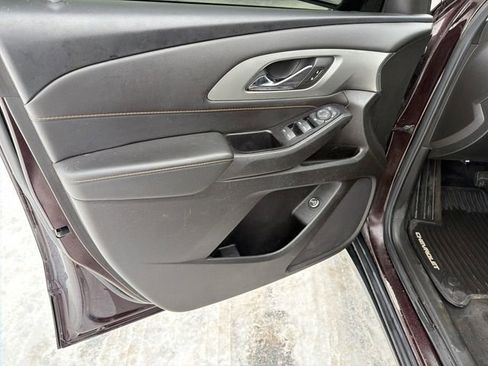 Used 2020 Chevrolet Traverse LT image 12