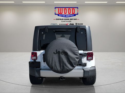 Used 2017 Jeep Wrangler Unlimited Sahara w/ Connectivity Group AWD/4WD image 5