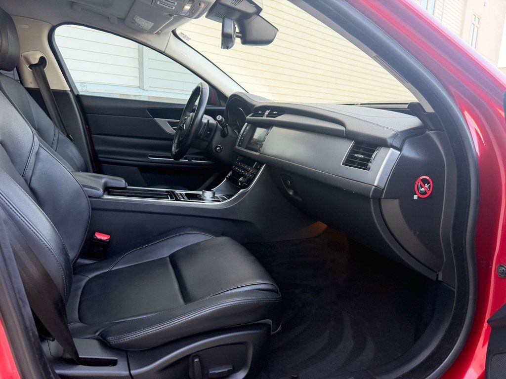 Used 2017 Jaguar XF Premium RWD image 24
