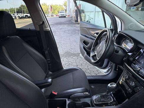 Certified 2022 Buick Encore Preferred AWD/4WD image 10