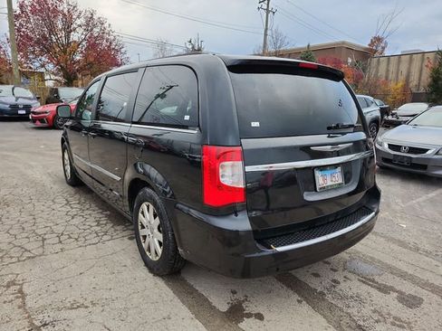 Used 2013 Chrysler Town & Country Touring image 32
