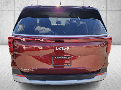 New 2026 Kia Carnival EX image 6