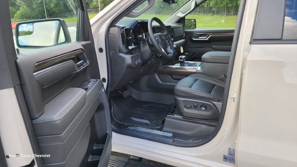 New 2026 Chevrolet Silverado 1500 RST w/ Convenience Package II AWD/4WD image 18