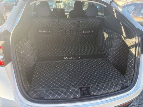 Used 2021 Tesla Model Y Long Range image 6