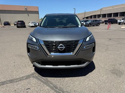 Used 2023 Nissan Rogue SV FWD image 2