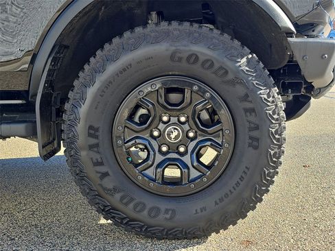 Used 2023 Ford Bronco Wildtrak image 34