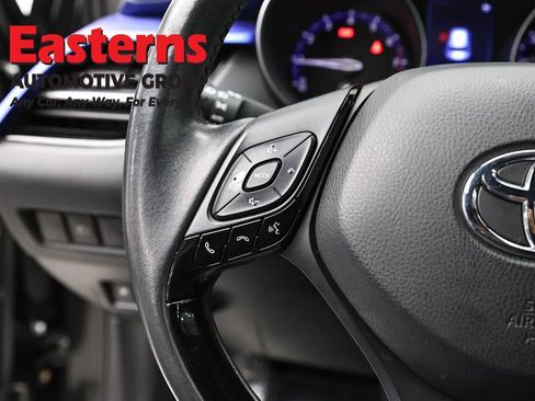 Used 2020 Toyota C-HR XLE FWD image 14