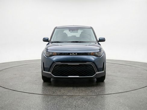 Used 2025 Kia Soul LX w/ LX Technology Package FWD image 2