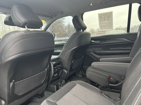 Used 2023 Jeep Grand Cherokee L Laredo image 13