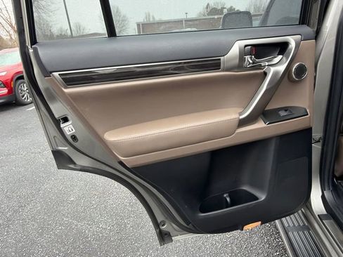 Used 2023 Lexus GX 460 Premium w/ Premium Plus Package image 22