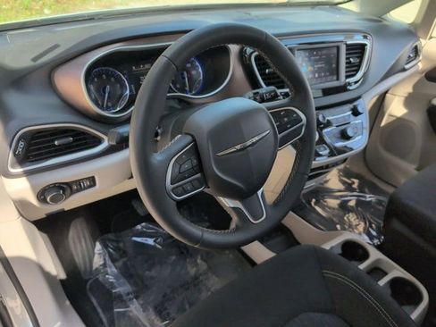 Used 2024 Chrysler Voyager LX image 15