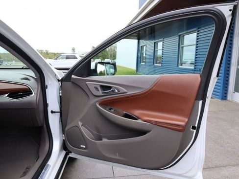 Used 2016 Chevrolet Malibu Premier w/ Driver Confidence Package II FWD image 22