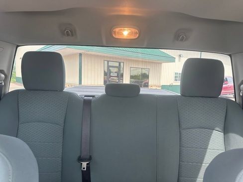 Used 2017 RAM 1500 Express RWD image 32